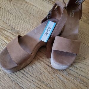 TOMS Women's Tan Wedge Sandals